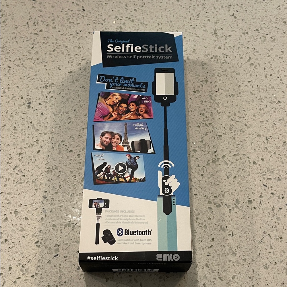 Emio Selfie Stick with Bluetooth